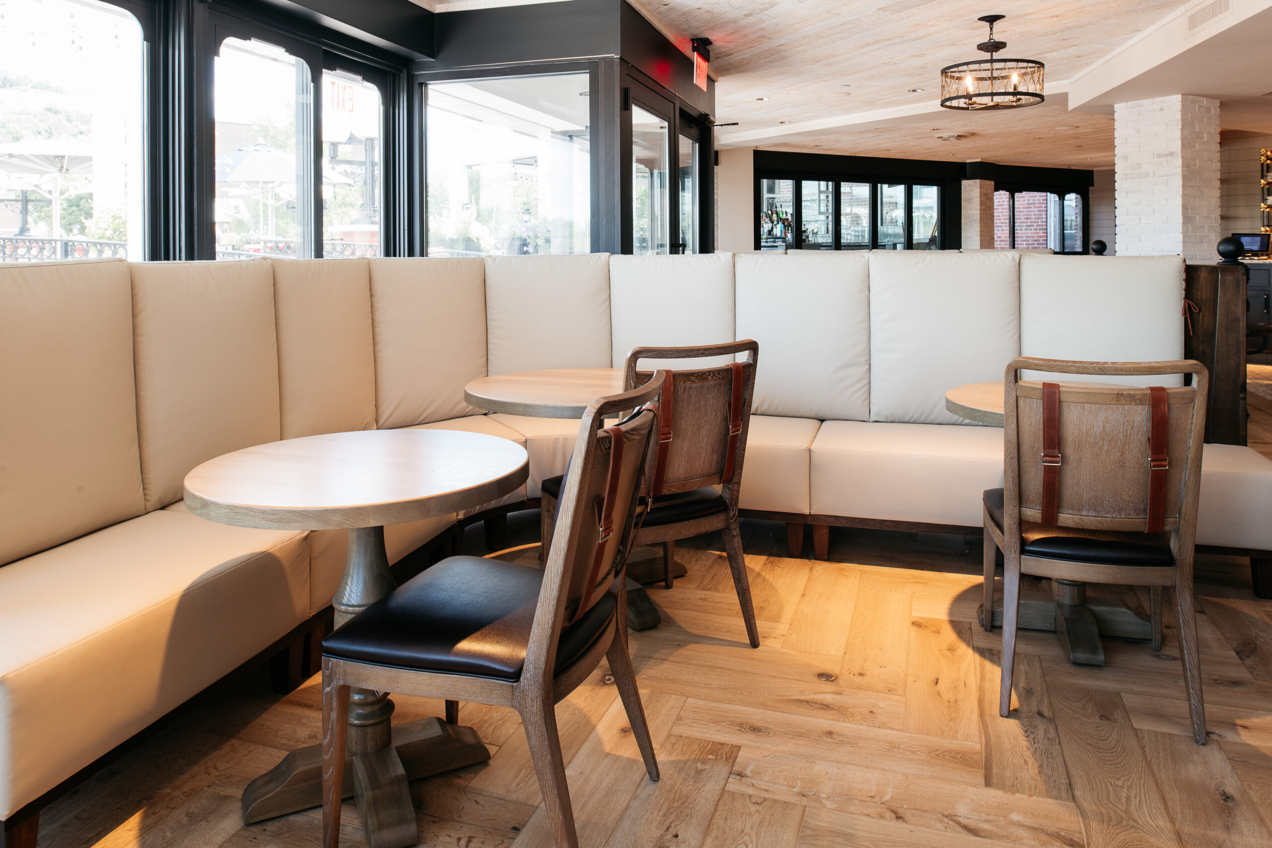 booth, tables